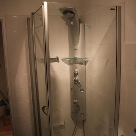 Mit 4 Schlafzimmer Fuer 2 Bis 9 Gaeste----apartment With 4 Bedrooms For 2 To 9 Guests * Nuremberg