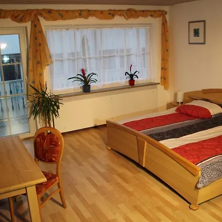Mit 4 Schlafzimmer Fuer 2 Bis 9 Gaeste----apartment With 4 Bedrooms For 2 To 9 Guests Apartment Nuremberg