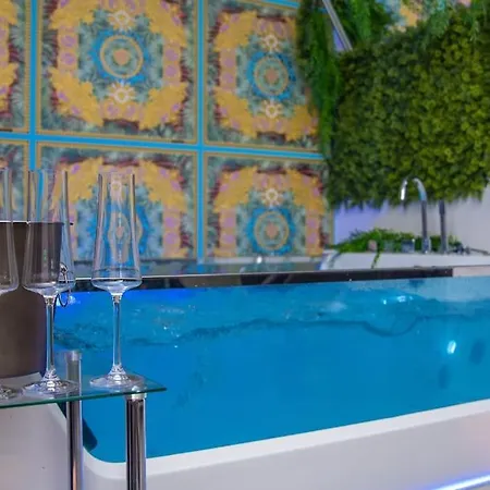 Luxury Whirlpool Jacuzzi *