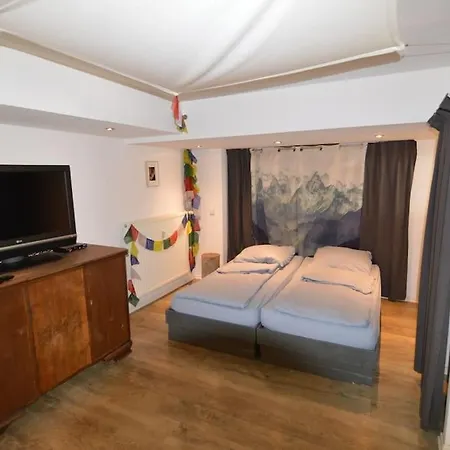 Gemutlich Zentrale Souterraint 65qm Apartment *