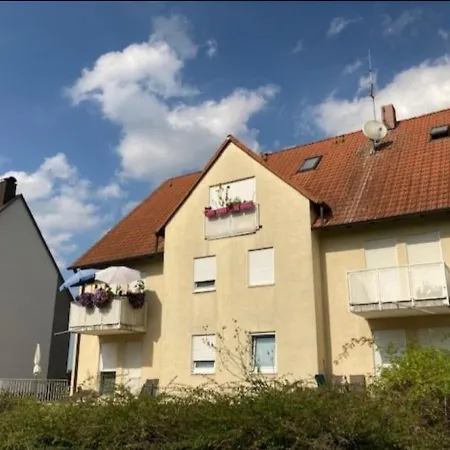 Complete Peacefully Situated Near The Airport Norimberk