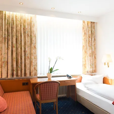 Ringhotel Loew's Merkur 4* Norimberga