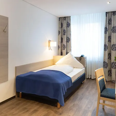 Hotell Ringhotel Loew's Merkur 4*