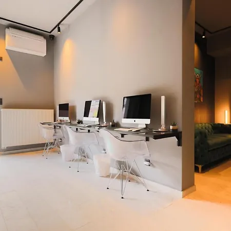 Aparthotel The Penthouse At Eco Smart 4*