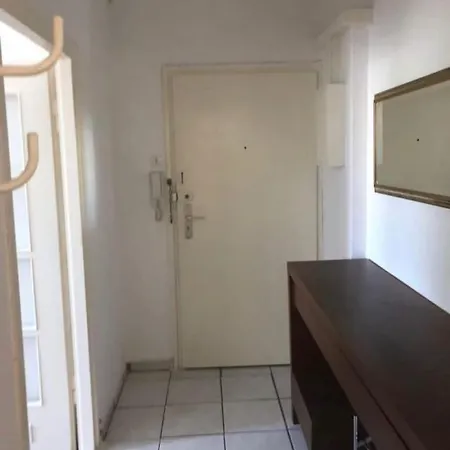 Apartment Charmante 2 *