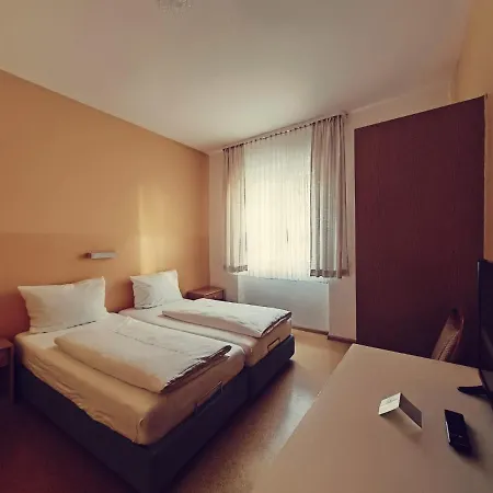 Πανσιόν Bauer Mit Aufzug With Elevator Νυρεμβέργη