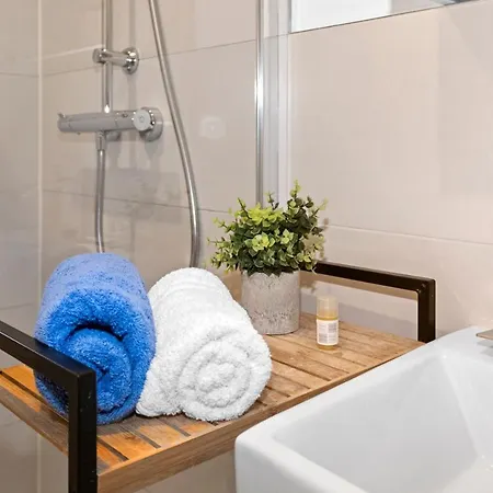 Altstadt - Exklusive 3-zi-wohnung Mit 90 Qm Und Grossem Balkon Apartment
