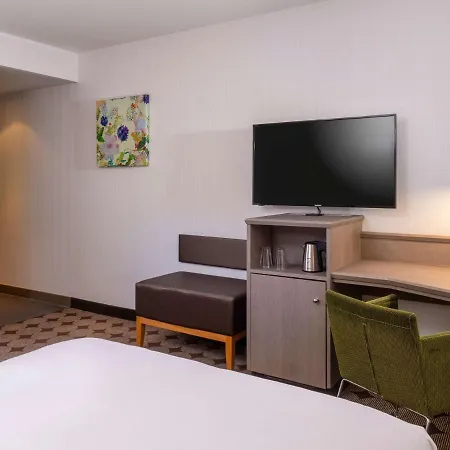 Moevenpick Airport 4*
