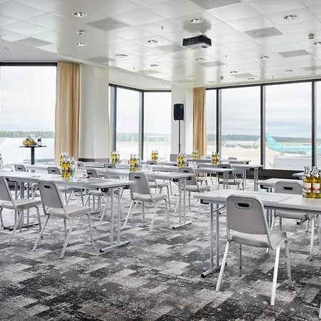 Hotel Moevenpick Airport 4*
