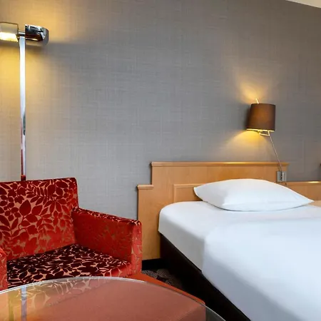 Moevenpick Airport 4*