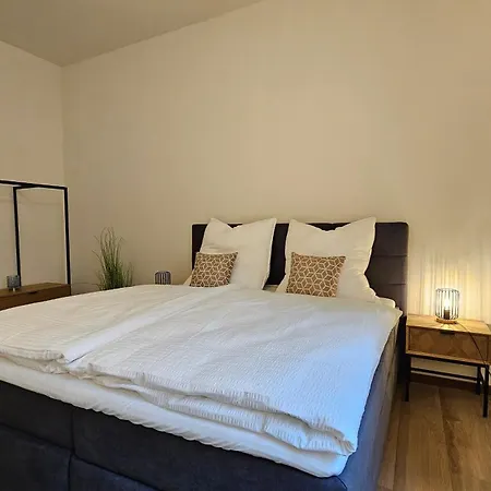 Apartment Yfb-170m2 Fuer Bis Zu 15, Modern, 1min Zu Ubahn, Ruhige Lage, Parkplaetze, Wifi, Netflix, Kindergerecht