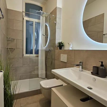 Yfb-170m2 Fuer Bis Zu 15, Modern, 1min Zu Ubahn, Ruhige Lage, Parkplaetze, Wifi, Netflix, Kindergerecht