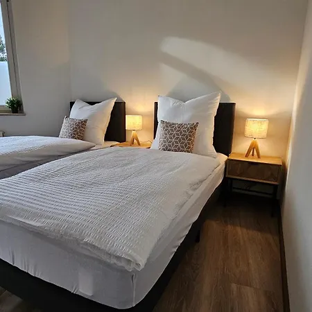 Yfb-170m2 Fuer Bis Zu 15, Modern, 1min Zu Ubahn, Ruhige Lage, Parkplaetze, Wifi, Netflix, Kindergerecht Apartment