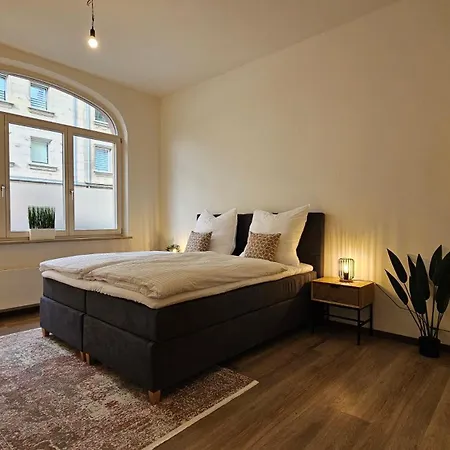 Apartment Yfb-170m2 Fuer Bis Zu 15, Modern, 1min Zu Ubahn, Ruhige Lage, Parkplaetze, Wifi, Netflix, Kindergerecht Nuremberg