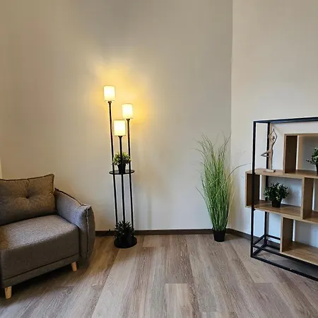 Apartment Yfb-170m2 Fuer Bis Zu 15, Modern, 1min Zu Ubahn, Ruhige Lage, Parkplaetze, Wifi, Netflix, Kindergerecht