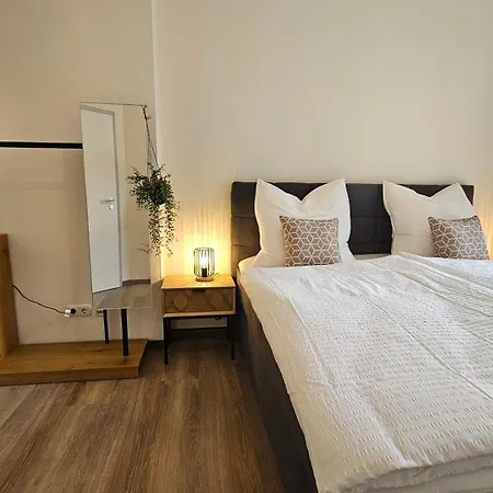 Apartment Yfb-170m2 Fuer Bis Zu 15, Modern, 1min Zu Ubahn, Ruhige Lage, Parkplaetze, Wifi, Netflix, Kindergerecht Nuremberg