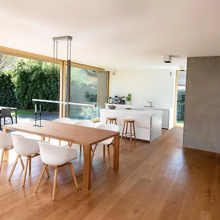 B8 - Exklusive Architektenvilla Fuer 4-10 Personen, Nürnberg