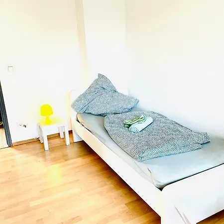 Fuer 4 Personen, U-bahn, Autobahn Naehe, Balkon * Nuremberg