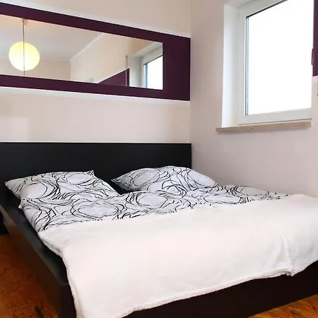 Stylish 3 Bedroom Apartment *