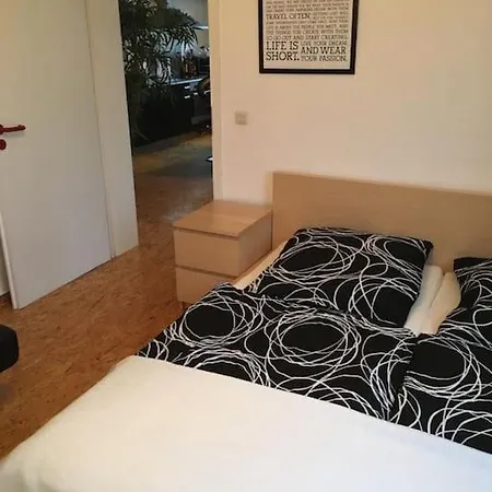 Stylish 3 Bedroom Apartment *