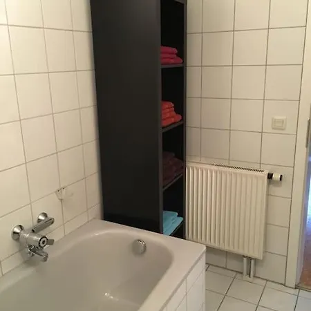 Apartment Stylish 3 Bedroom *
