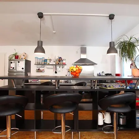 Stylish 3 Bedroom Apartment *