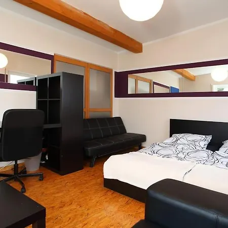 Apartment Stylish 3 Bedroom *