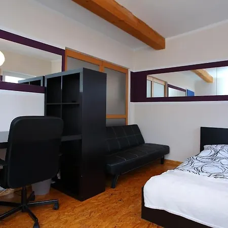 Apartment Stylish 3 Bedroom *