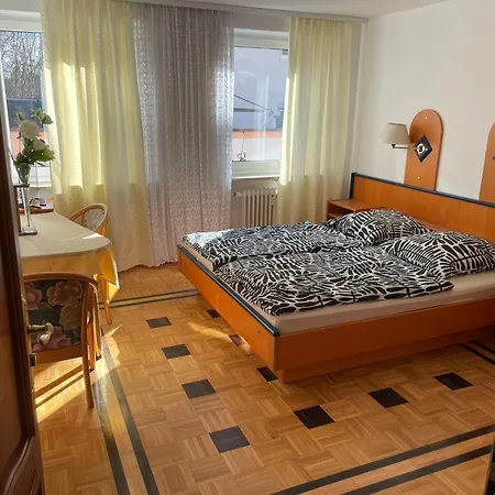 Doppelbett Zimmer 12