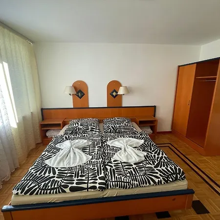 Apartment Doppelbett Zimmer 12