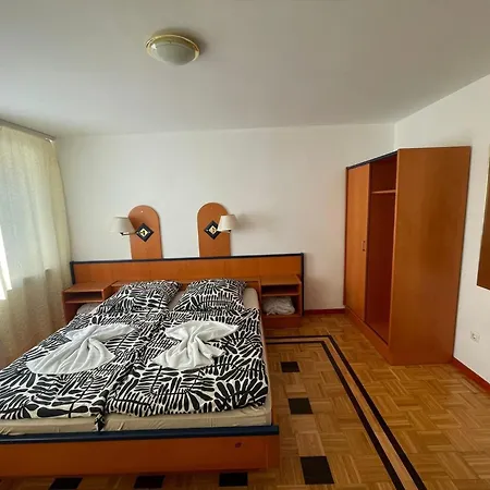 Doppelbett Zimmer 12
