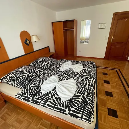 Doppelbett Zimmer 12 Nuremberg
