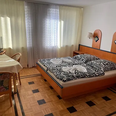 Apartment Doppelbett Zimmer 12