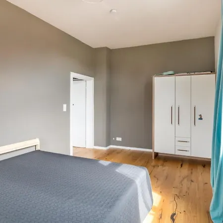 Grosse 4-zimmer Mit Burgblick, Kinder Wilkommen *