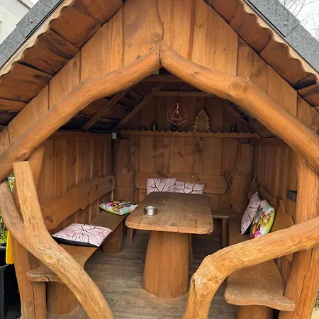 Messe-apartment, 4 Schlafzimmer, 80 Qm, Garten - 6 Km Zur Messe, Verkehrsguenstig, Ruhig, Parkplaetze *