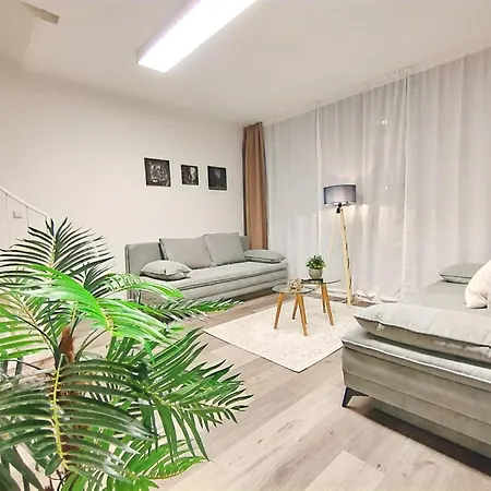 Design-apartment Fuer Bis Zu 4 Im 1 Og, Modern, Dachterrasse, Grill, Ruhige Lage, Plus, Wii, Lan Und Wlan Nuremberg