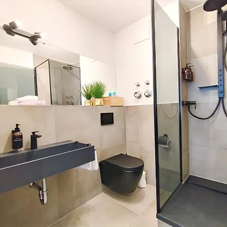 Apartamento Design Fuer Bis Zu 4 Im 2 Og, Modern, Dachterrasse, Grill, Ruhige Lage, Plus, Wii, Lan Und Wlan Nuremberga