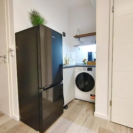 Design Fuer Bis Zu 4 Im 2 Og, Modern, Dachterrasse, Grill, Ruhige Lage, Plus, Wii, Lan Und Wlan Nuremberg