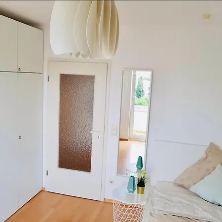 Gemuetliches 1-zi Studio, Balkon, U-bahn Naehe Apartment