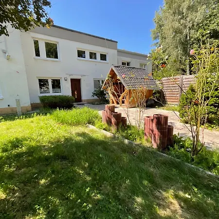 Apartment Messe-apartment, 4 Schlafzimmer, 80 Qm, Garten - 6 Km Zur Messe, Verkehrsguenstig, Ruhig, Parkplaetze *