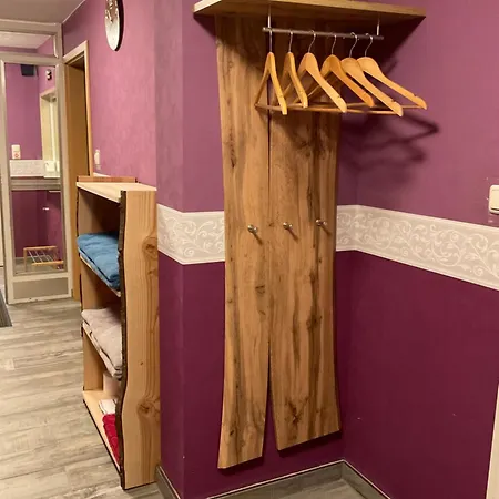 Messe-apartment, 4 Schlafzimmer, 80 Qm, Garten - 6 Km Zur Messe, Verkehrsguenstig, Ruhig, Parkplaetze *