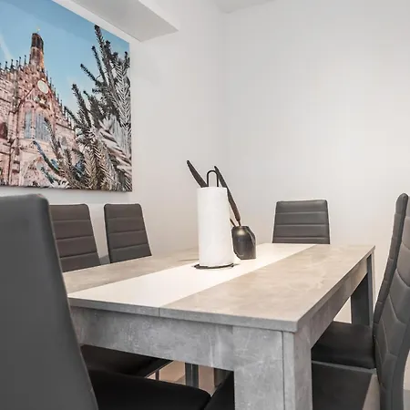 Oldtown By Staystay, Close To Castle & Main Market Square Apartment *