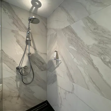 5-living Apartment *
