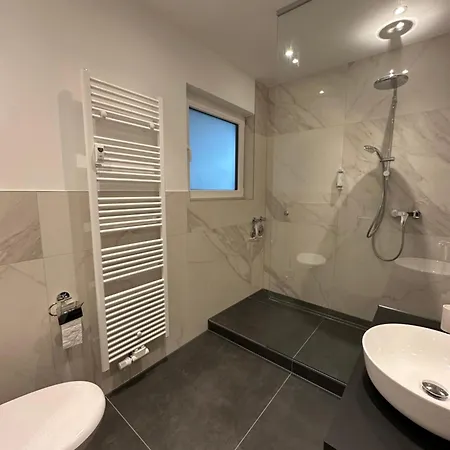 8-living Apartment