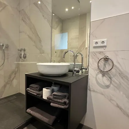 7-living Apartment *