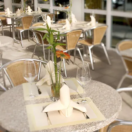 Hotel Moevenpick Airport 4*