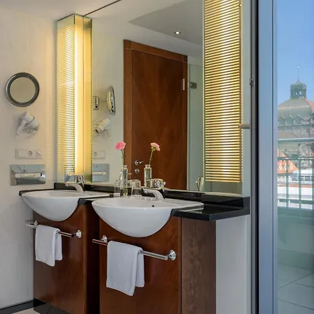 Sheraton Carlton Hotel 5*
