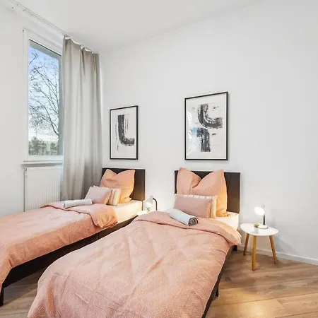 Yello Homes - Loft - Airport & Messe 6 Betten & Wifi Nuremberg