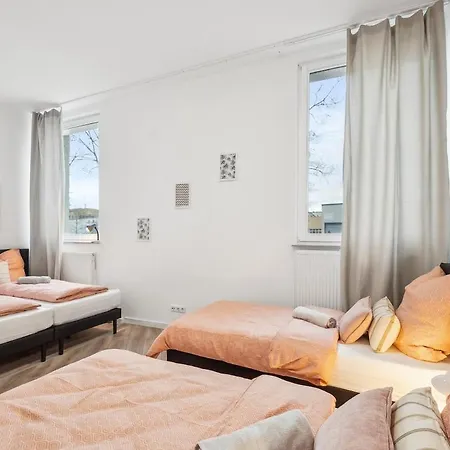 Yello Homes - Loft - Airport & Messe 6 Betten & Wifi Apartment Nuremberg