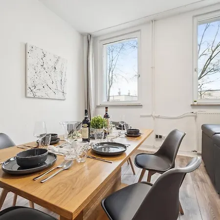 Yello Homes - Loft - Airport & Messe 6 Betten & Wifi * Nuremberg